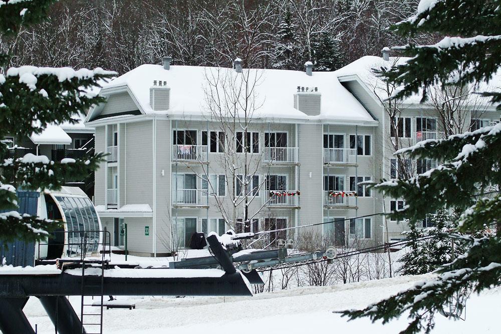 Condo 305 33 Chemin Du Hameau By Les Chalets Alpins Stoneham Exterior foto